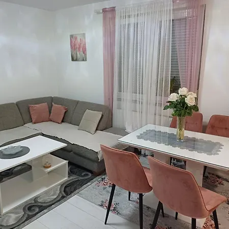 Vrbas Apartment *